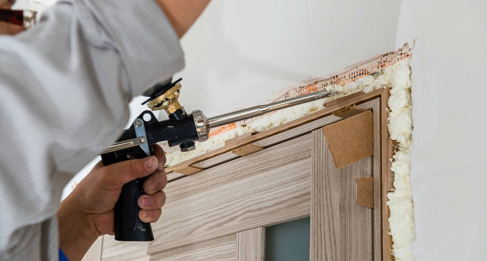 Как устанавливаются межкомнатные двери и основные правила