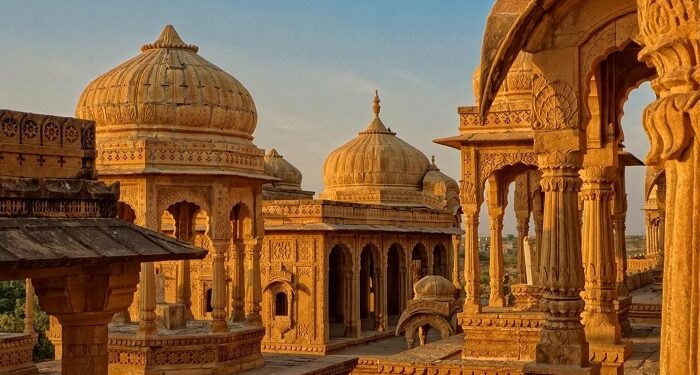 Features of the choice of Indian style in architecture: unique features and characteristics