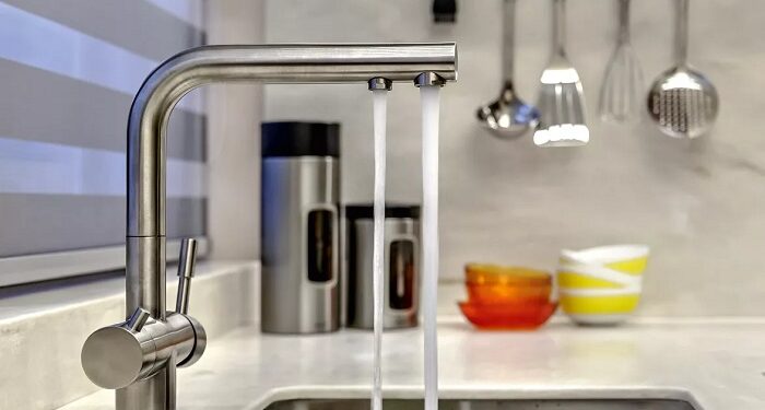 Змішувач для кухні на дві води: переваги та встановка