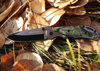10 советов по использованию складного туристического ножа: возможность применения в походных условиях