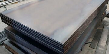 Лист гарячекатаний сталевий: переваги та використання