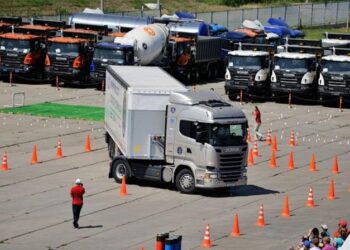 Особенности вождения грузовых автомобилей