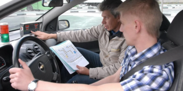 Важность обучения в автошколе для водителей пожилого возраста