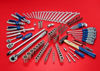 Важность слесарных инструментов в комплектации рабочей мастерской