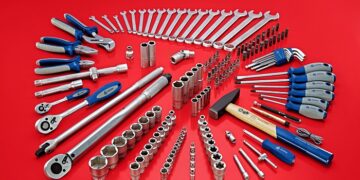 Важность слесарных инструментов в комплектации рабочей мастерской