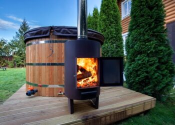 Де придбати купелі на дровах: унікальна пропозиція від компанії Relax Tub