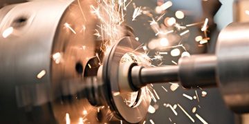 Токарная обработка металла и услуги компании KOMKOR: основные преимущества
