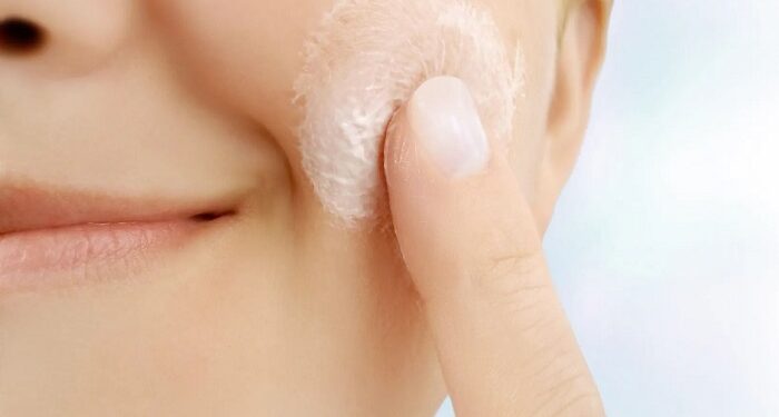 Чому лущиться шкіра після застосування кислот і як цього уникнути