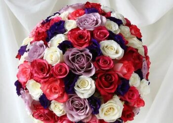 Как оформить красивый букет из роз: интересные идеи и советы по оформлению