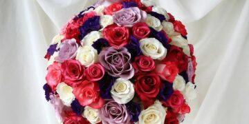 Как оформить красивый букет из роз: интересные идеи и советы по оформлению