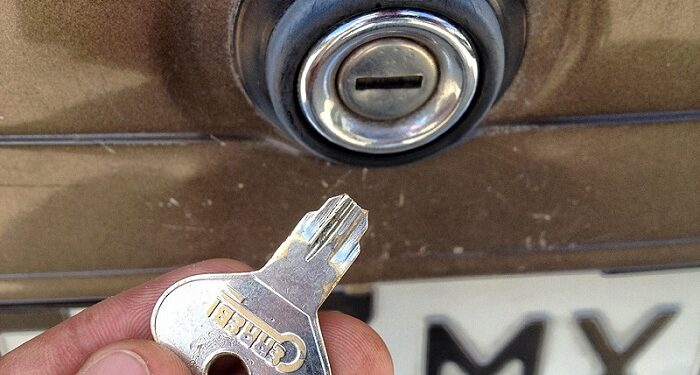 How to safely remove a broken key from a car lock